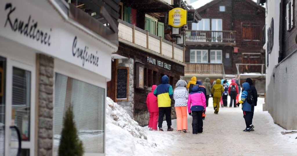  Saas-Fee: A Car-Free Village with Family Fun